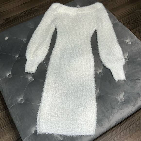 Off shoulder dress - Picture 2 of 3